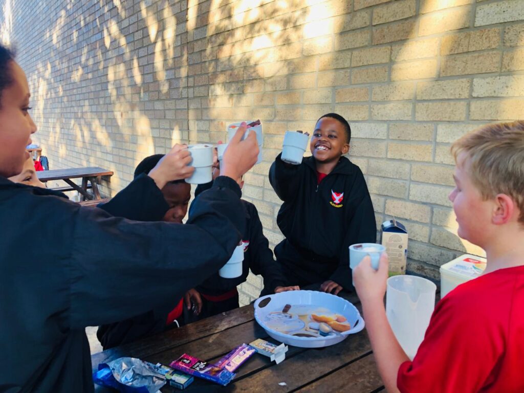Grade 4–6 learners enjoyed making delicious milkshakes as part of their Honour Roll celebration.