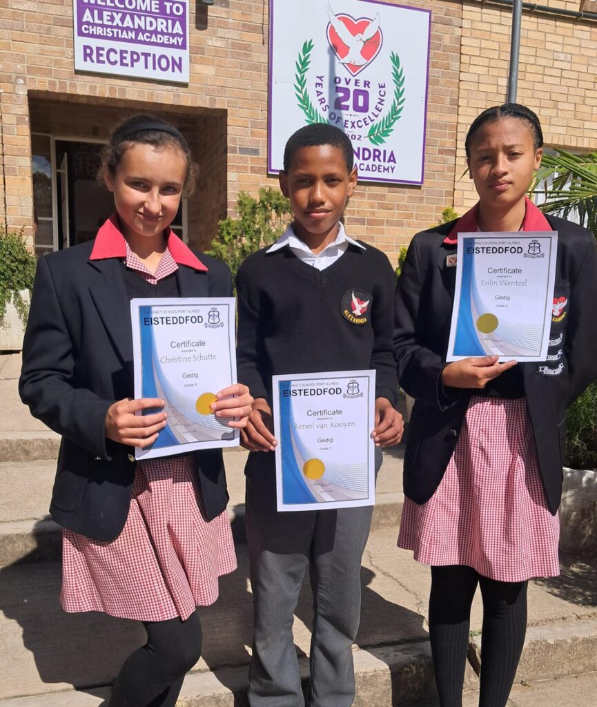 Christine Schutte, Reniel van Rooyen and Enlin Wentzel were recognised with awards for their Afrikaans poetry recitals.