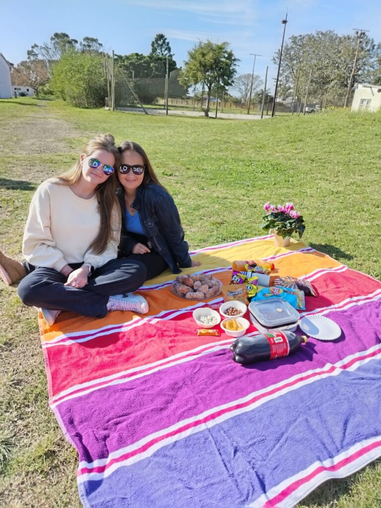 Anke Bosman and Mia Schutte celebrate reaching their 40th day of school.